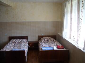 Фото номера Кровать в общем 6-местном номере для мужчин и женщин Хостелы Guest House GarniResthost г. Гарни 5