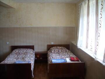 Фото номера Кровать в общем 6-местном номере для мужчин и женщин Хостелы Guest House GarniResthost г. Гарни 8