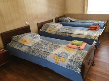 Фото номера Кровать в общем 6-местном номере для мужчин и женщин Хостелы Guest House GarniResthost г. Гарни 6